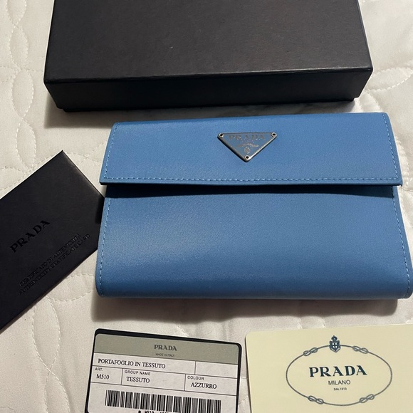 Pre loved Blue tri fold wallet - Picture 1 of 7